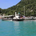 Seerose Wolfgangsee מלון 3*